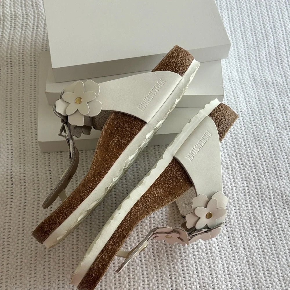 Birkenstock Gizeh White Floral Sandals - Picture 4 of 7